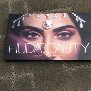 HUDA beauty desert dusk palette